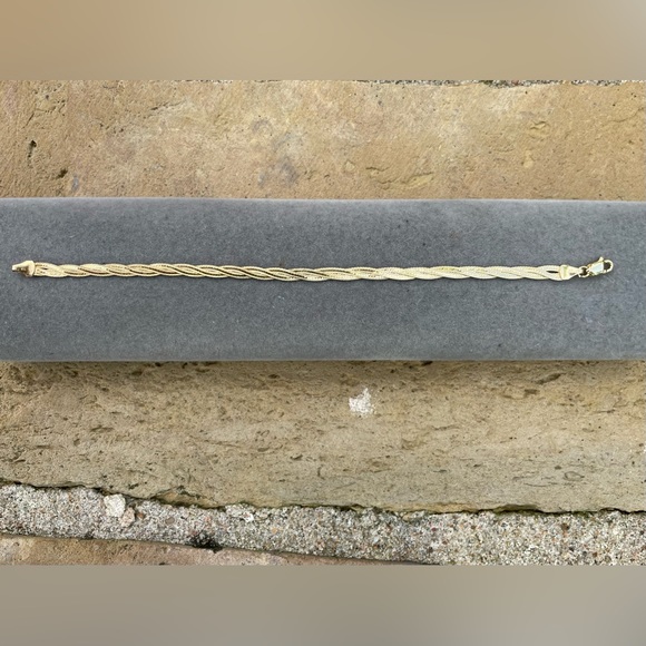 14k Solid Gold Bracelet with a Twist/Braid Herringbone Chain - Picture 4 of 10